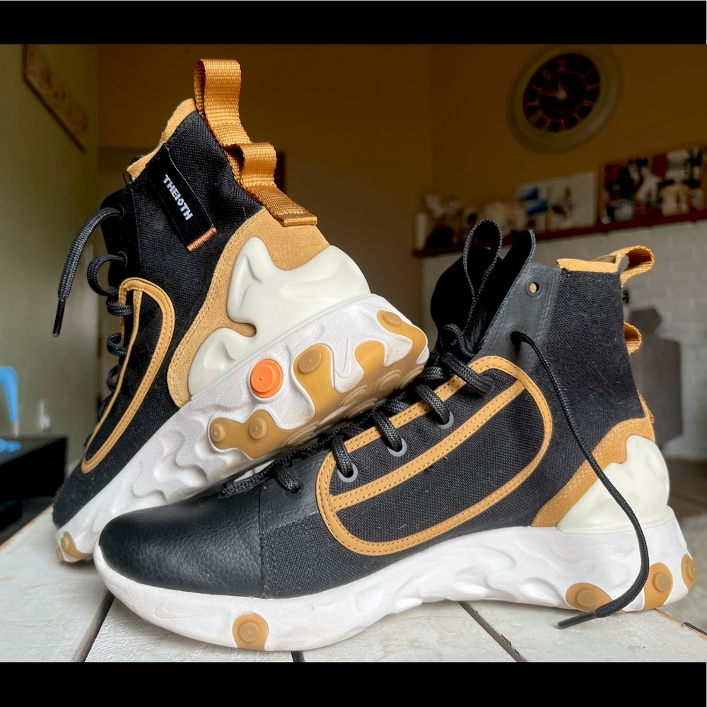 Nike THE10TH. Size: us11.5. Great condition, just worn twice or three times.